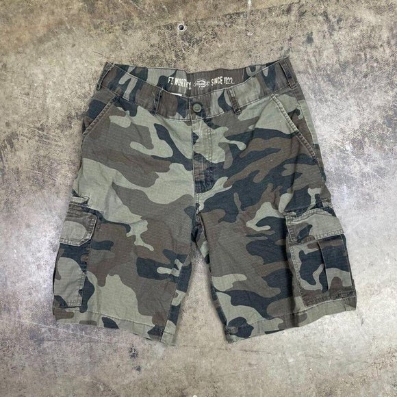 Dickies Mens Green Shorts - Picture 7 of 7